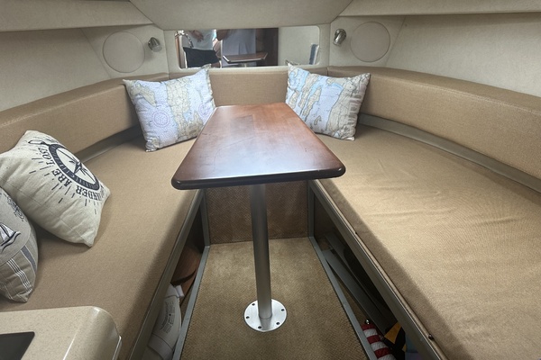 HAS GENERATOR 26ft Sea Ray Yacht For Sale