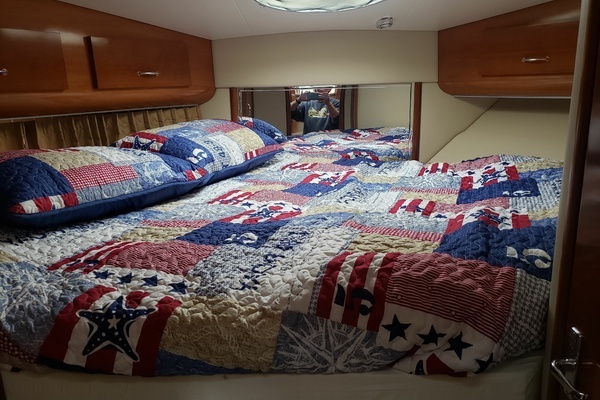 2005 Carver 44