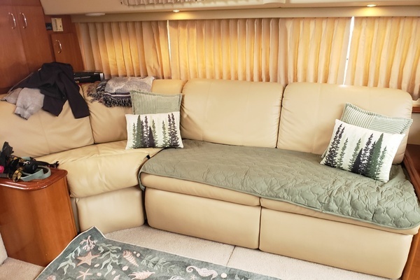 2005 Carver 44