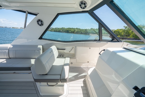 32ft Sea Ray Yacht For Sale