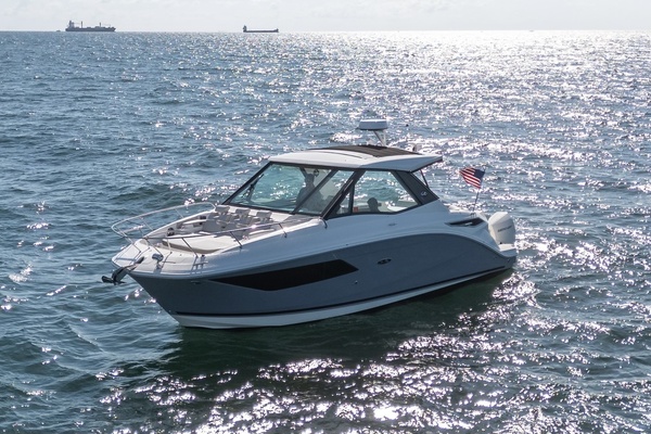2021 Sea Ray 320 Sundancer