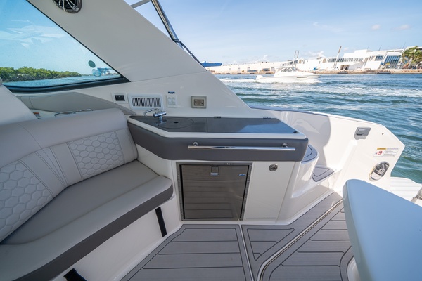 32ft Sea Ray Yacht For Sale
