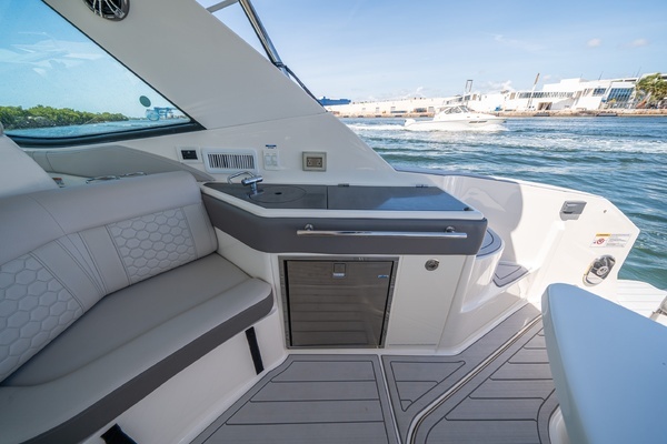 2021 Sea Ray 32