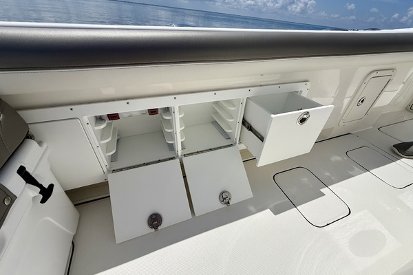 29ft World Cat Yacht For Sale