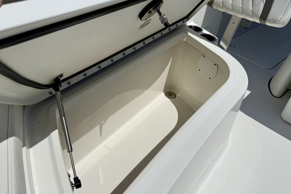 29ft World Cat Yacht For Sale