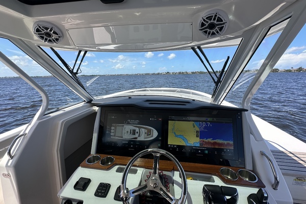 38ft Regal Yacht For Sale