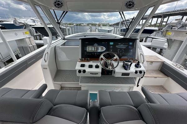 2025 Regal 38