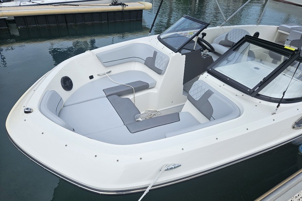 22ft Bayliner Yacht For Sale