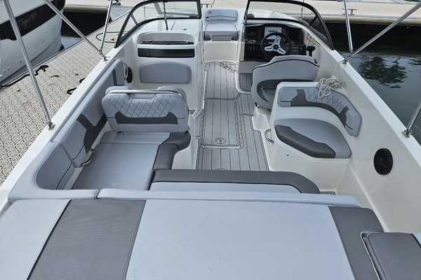 22ft Bayliner Yacht For Sale