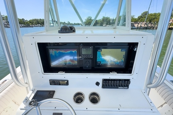 Photo of the 2006 Regulator 29 Forward Seating "Freedom"