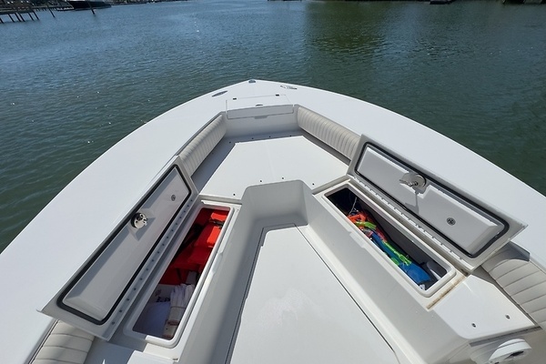 Photo of the 2006 Regulator 29 Forward Seating "Freedom"