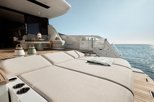 2026 Azimut 62
