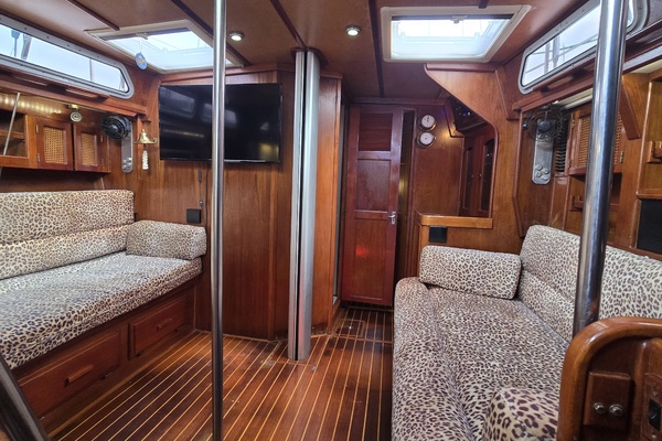Damn Skippy 42ft Endeavour Yacht For Sale