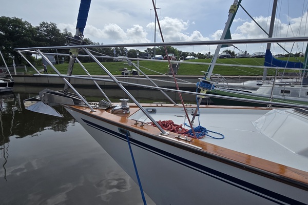 Damn Skippy 42ft Endeavour Yacht For Sale