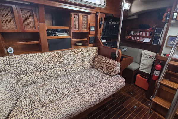 Damn Skippy 42ft Endeavour Yacht For Sale