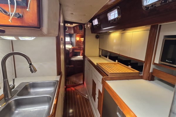 Damn Skippy 42ft Endeavour Yacht For Sale