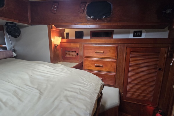 Damn Skippy 42ft Endeavour Yacht For Sale