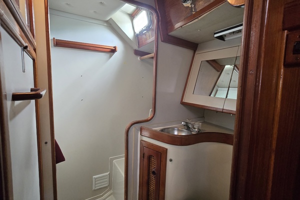 Damn Skippy 42ft Endeavour Yacht For Sale