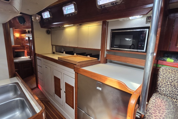 Damn Skippy 42ft Endeavour Yacht For Sale
