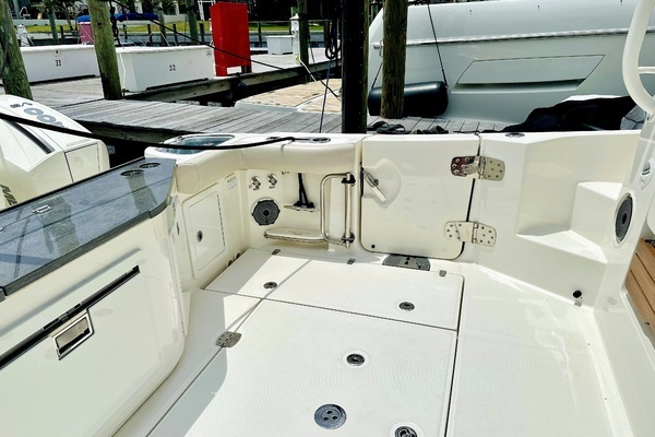 2023 Boston Whaler 40