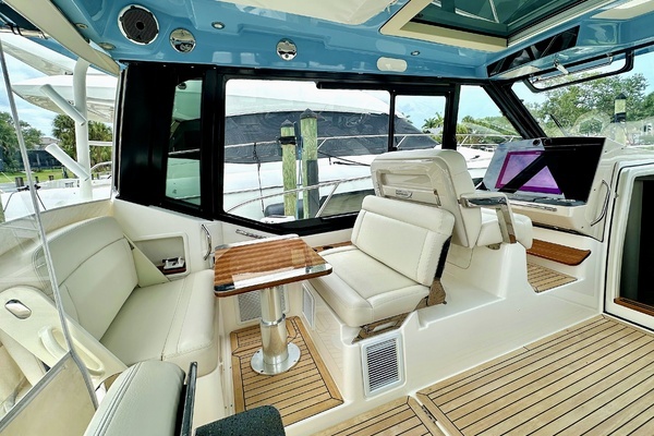 2023 Boston Whaler 40