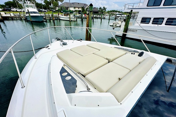 40ft Boston Whaler Yacht For Sale