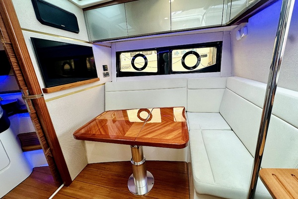 40ft Boston Whaler Yacht For Sale