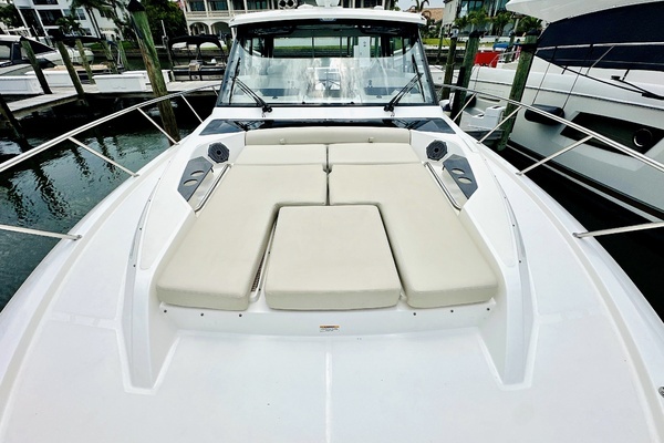 2023 Boston Whaler 40