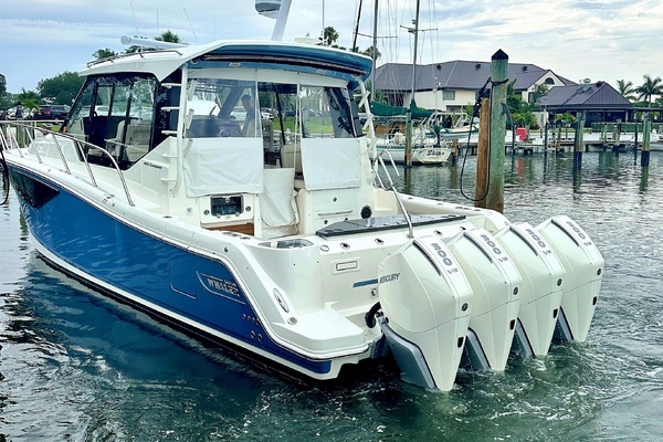 2023 Boston Whaler 40