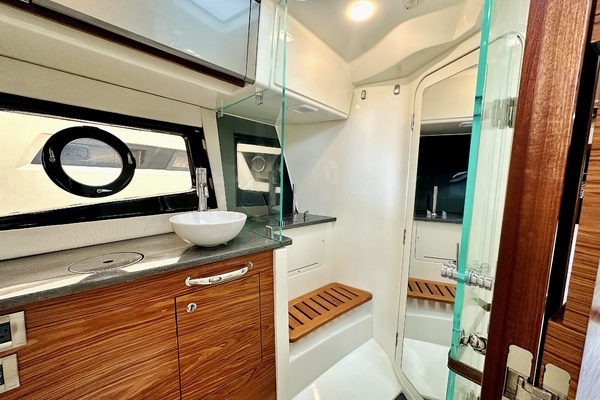 2023 Boston Whaler 40