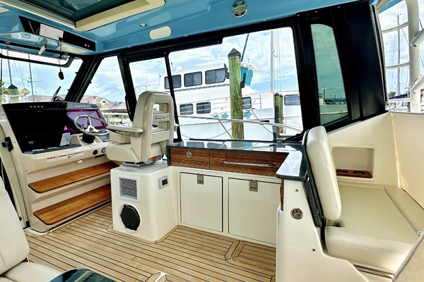 40ft Boston Whaler Yacht For Sale