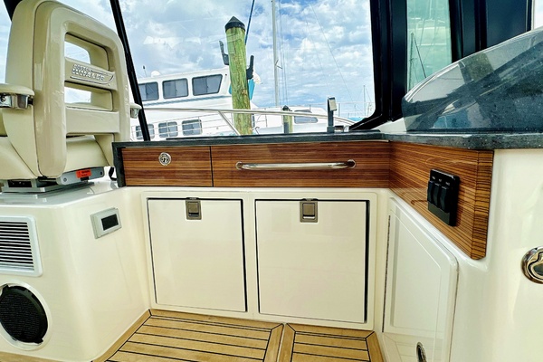 40ft Boston Whaler Yacht For Sale