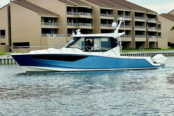 40ft Boston Whaler Yacht For Sale
