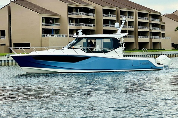 2023 Boston Whaler 40