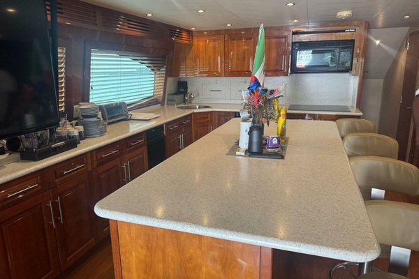 77ft Hatteras Yacht For Sale