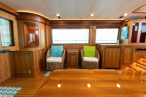 Salon Facing Port