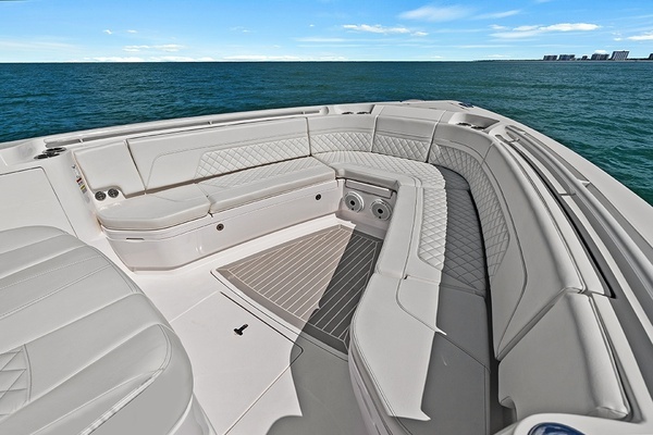 2022 Intrepid 42