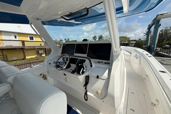 Helm station