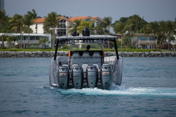 2019 Midnight Express 43