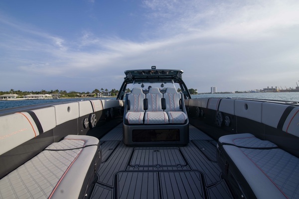 2019 Midnight Express 43