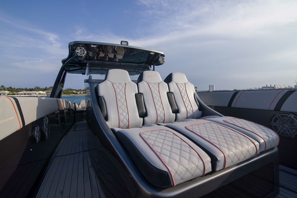 2019 Midnight Express 43