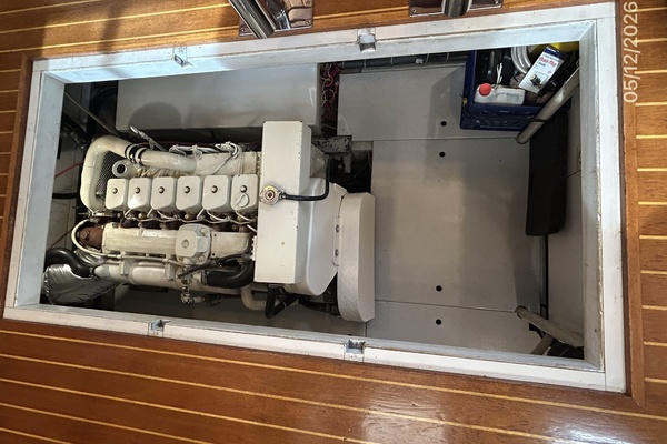 36' Monk engine room access