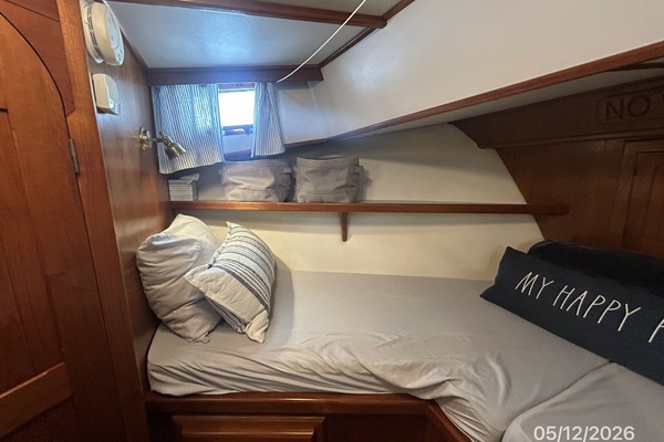 36' Monk guest stateroom port