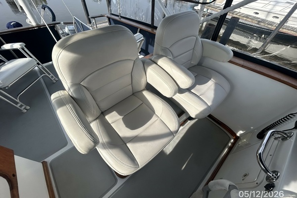 36' Monk flybirdge helmseats