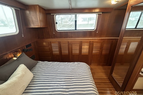 36' Monk master stateroom port