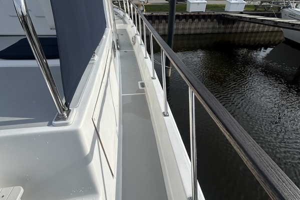 36' Monk starboard side deck2