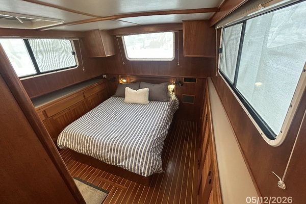 36' Monk master stateroom