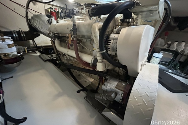 36' Monk main engine2