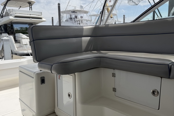 34ft Pursuit Yacht For Sale