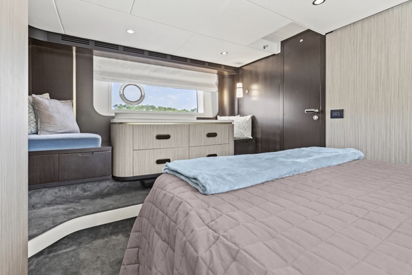 60ft Azimut Yacht For Sale
